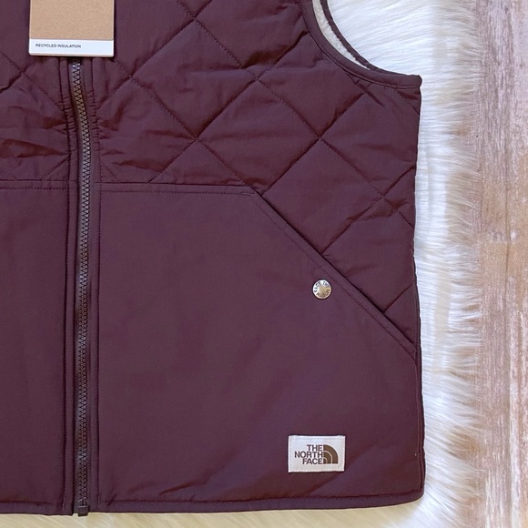The North Face Women’s Cuchillo Reversible Root Brown Burgundy Vest - Picture 2 of 9